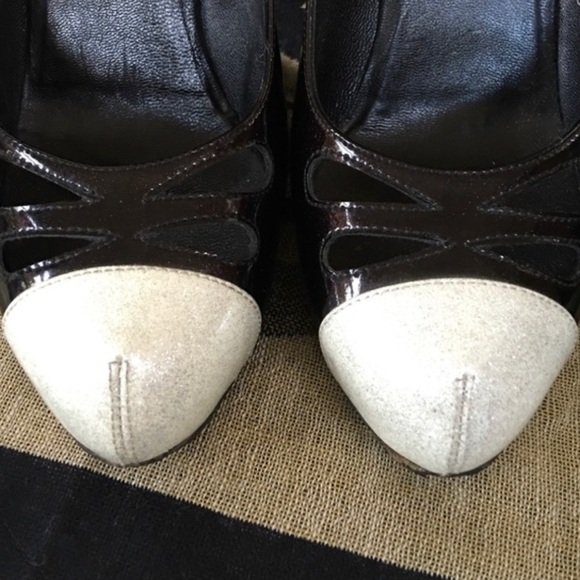 CHANEL CC logo Cap Toe Platform
Pump Authentic! - Picture 3 of 9